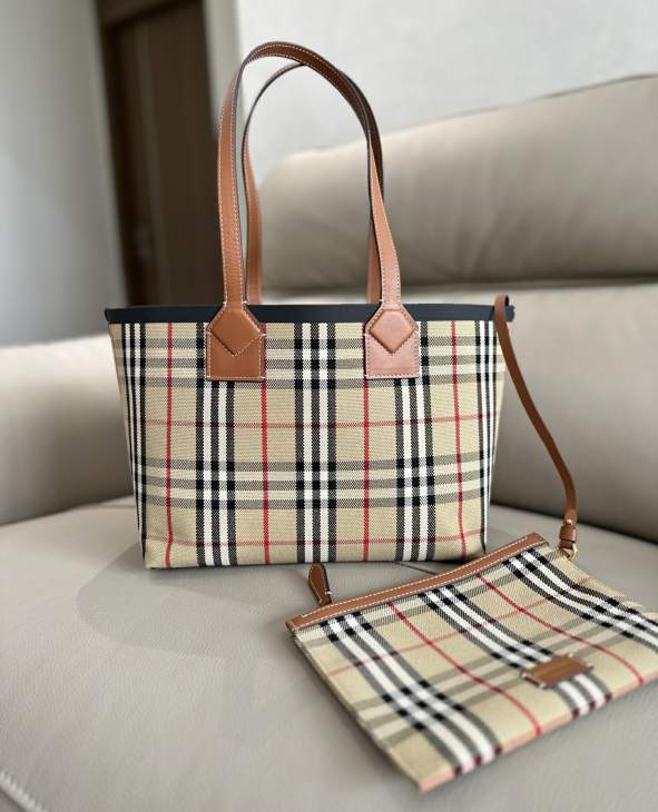 Picture of Burberry Handbags _SKUfw226204639fw